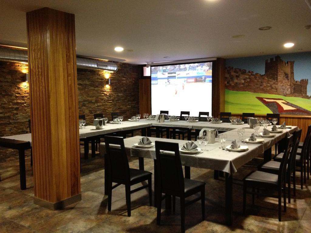 Area De Servicio Villamartin Villamartin de la Abadia Luaran gambar